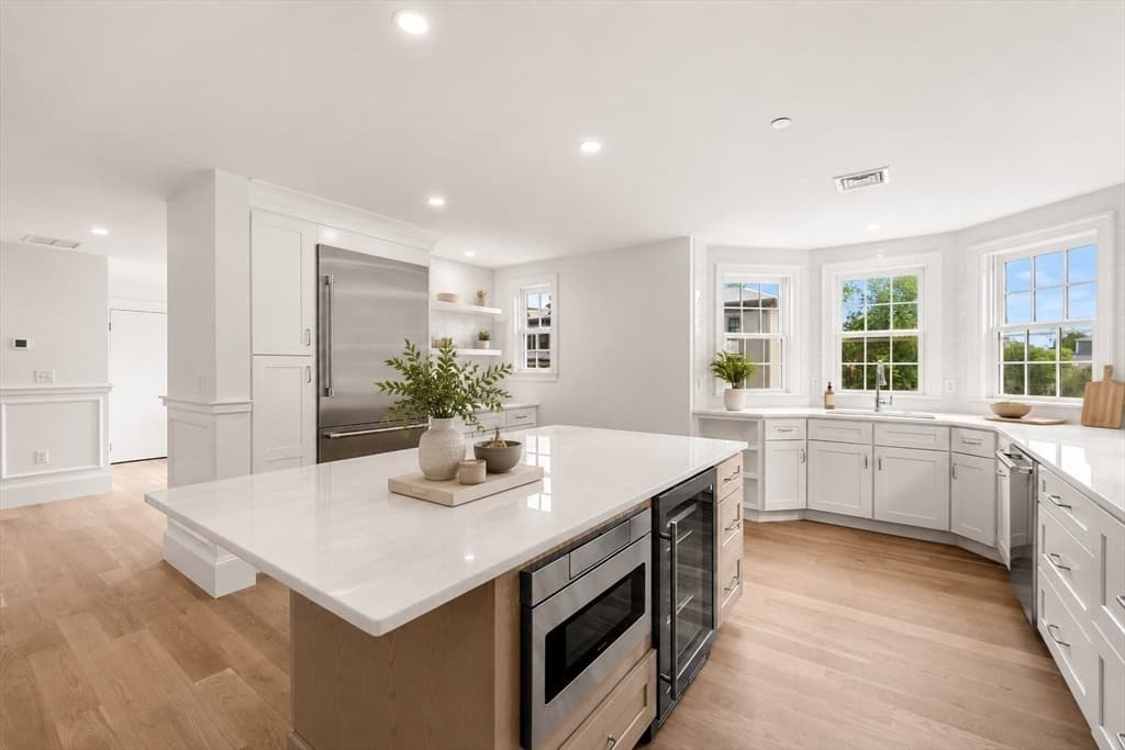 Condominium at 66 Pleasant Street # 2, Marblehead MA 01945, Marblehead, photo 13 of 31