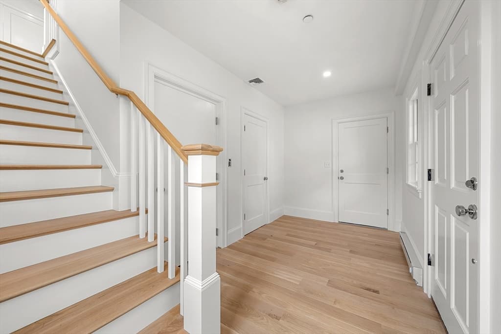 Condominium at 66 Pleasant Street # 2, Marblehead MA 01945, Marblehead, photo 5 of 31