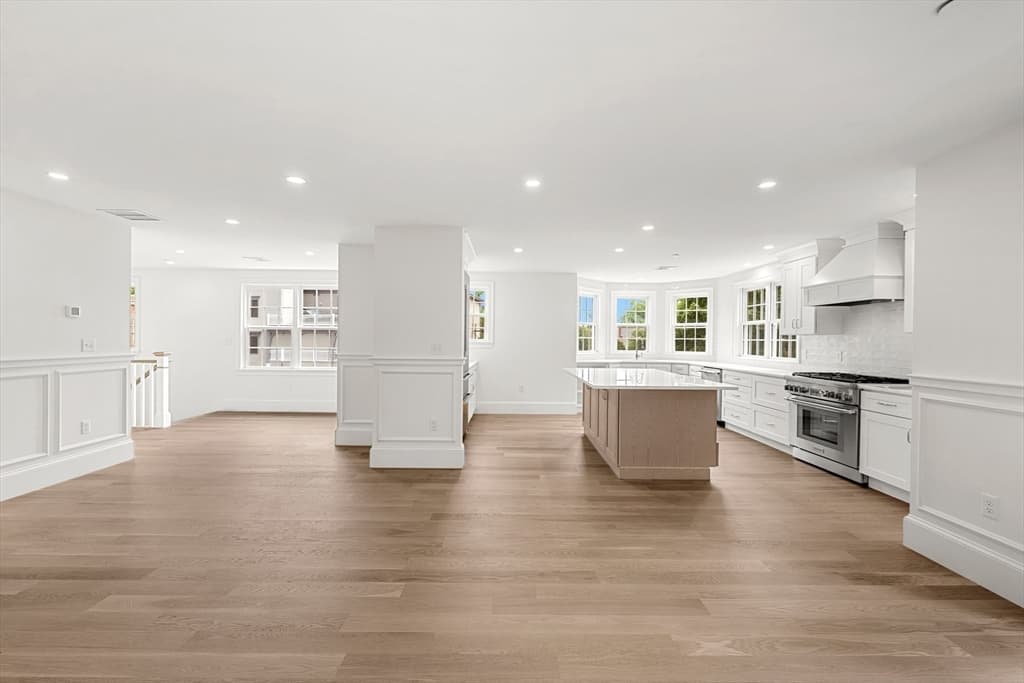 Condominium at 66 Pleasant Street # 2, Marblehead MA 01945, Marblehead, photo 9 of 31
