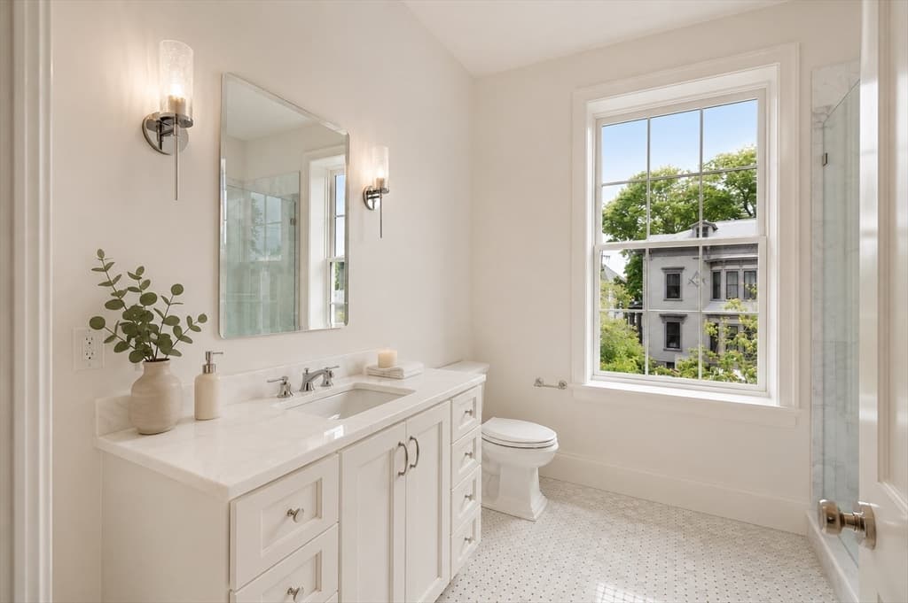 Condominium at 64 Pleasant Street # B, Marblehead MA 01945, Marblehead, photo 13 of 37