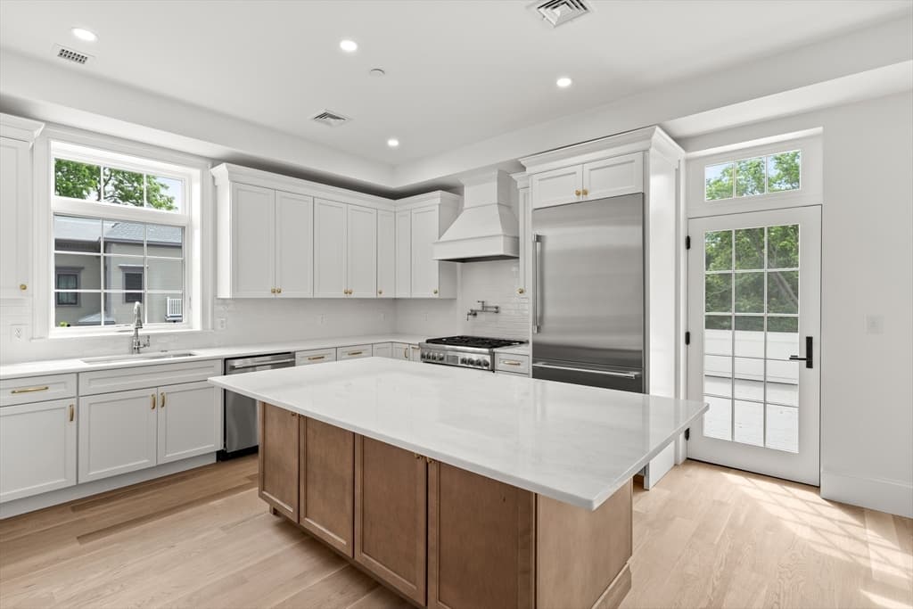 Condominium at 64 Pleasant Street # B, Marblehead MA 01945, Marblehead, photo 3 of 37