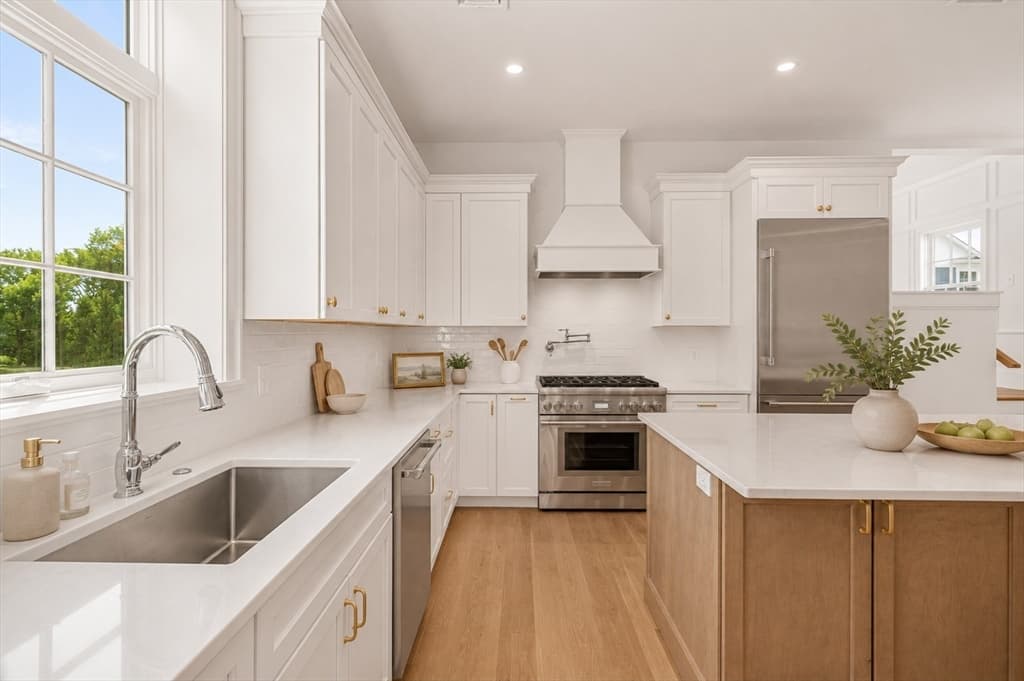 Condominium at 64 Pleasant Street # A, Marblehead MA 01945, Marblehead, photo 4 of 30