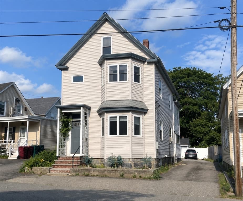 10 Payton St, Lowell MA 01852