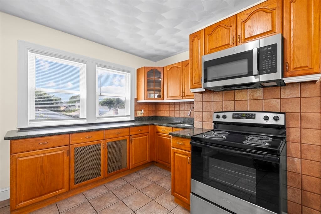 Multi Family at 52 Chesterfield, Boston MA 02136, Boston, photo 5 of 23