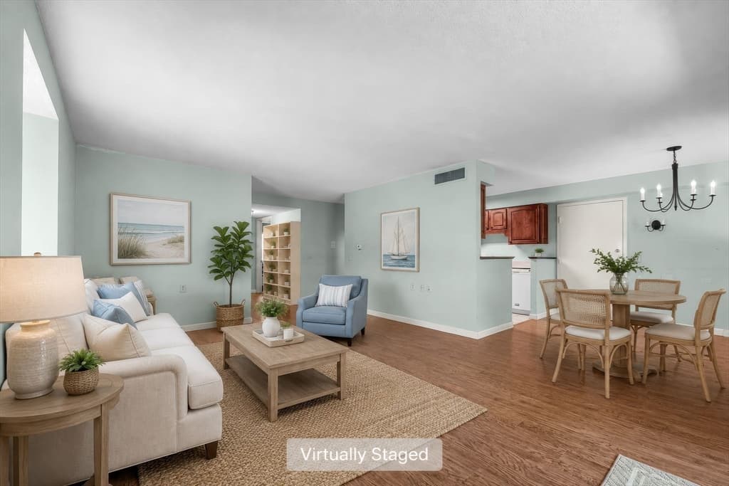 18 Beals Cove Rd # H, Hingham MA 02043