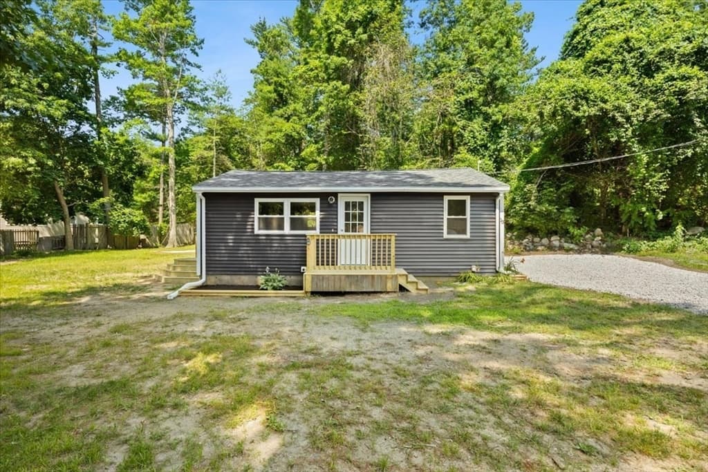 13 Cherry St, Lakeville MA 02347