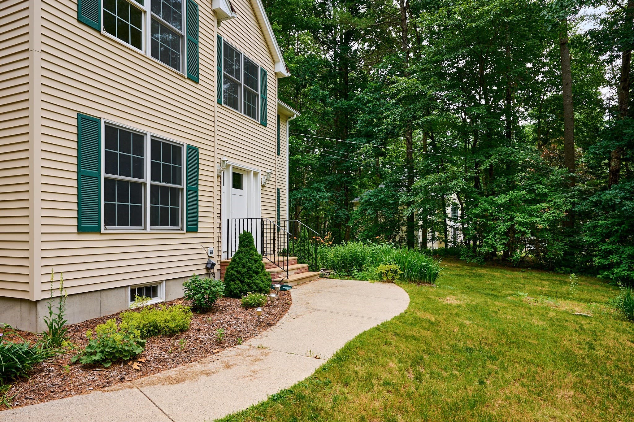 Single Family Residence at 169 Aldrich St, Belchertown MA 01007, photo 4 of 42