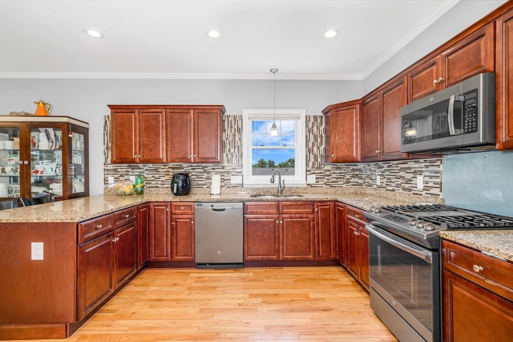 Condex at 2 Mackenzie Way # 2, Haverhill MA 01832, photo 6 of 37