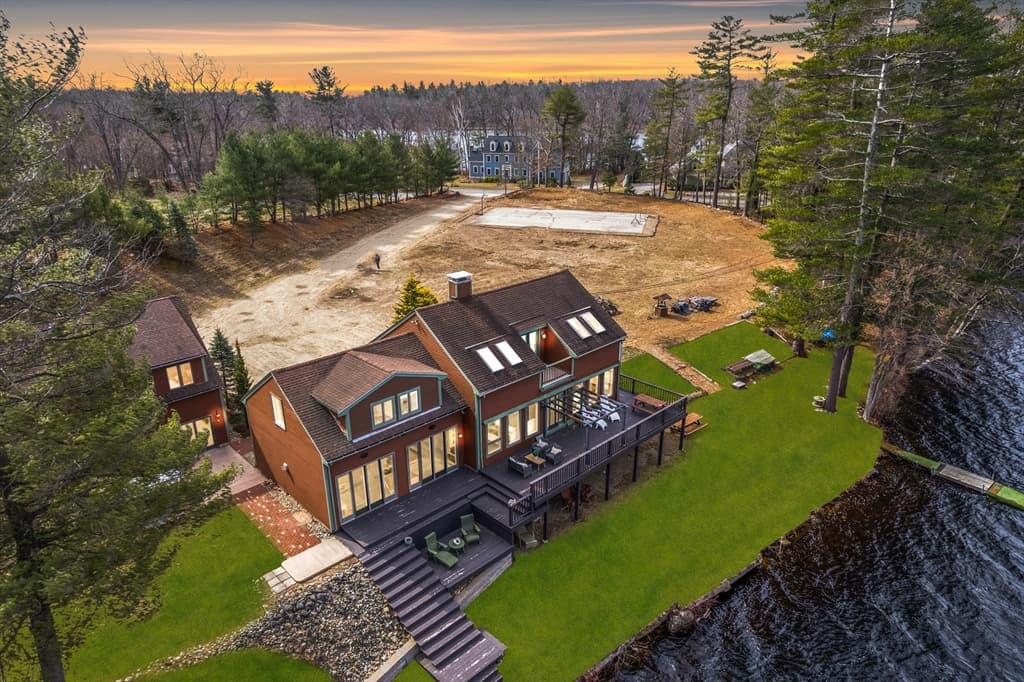 152 Kimball Rd, Amesbury MA 01913