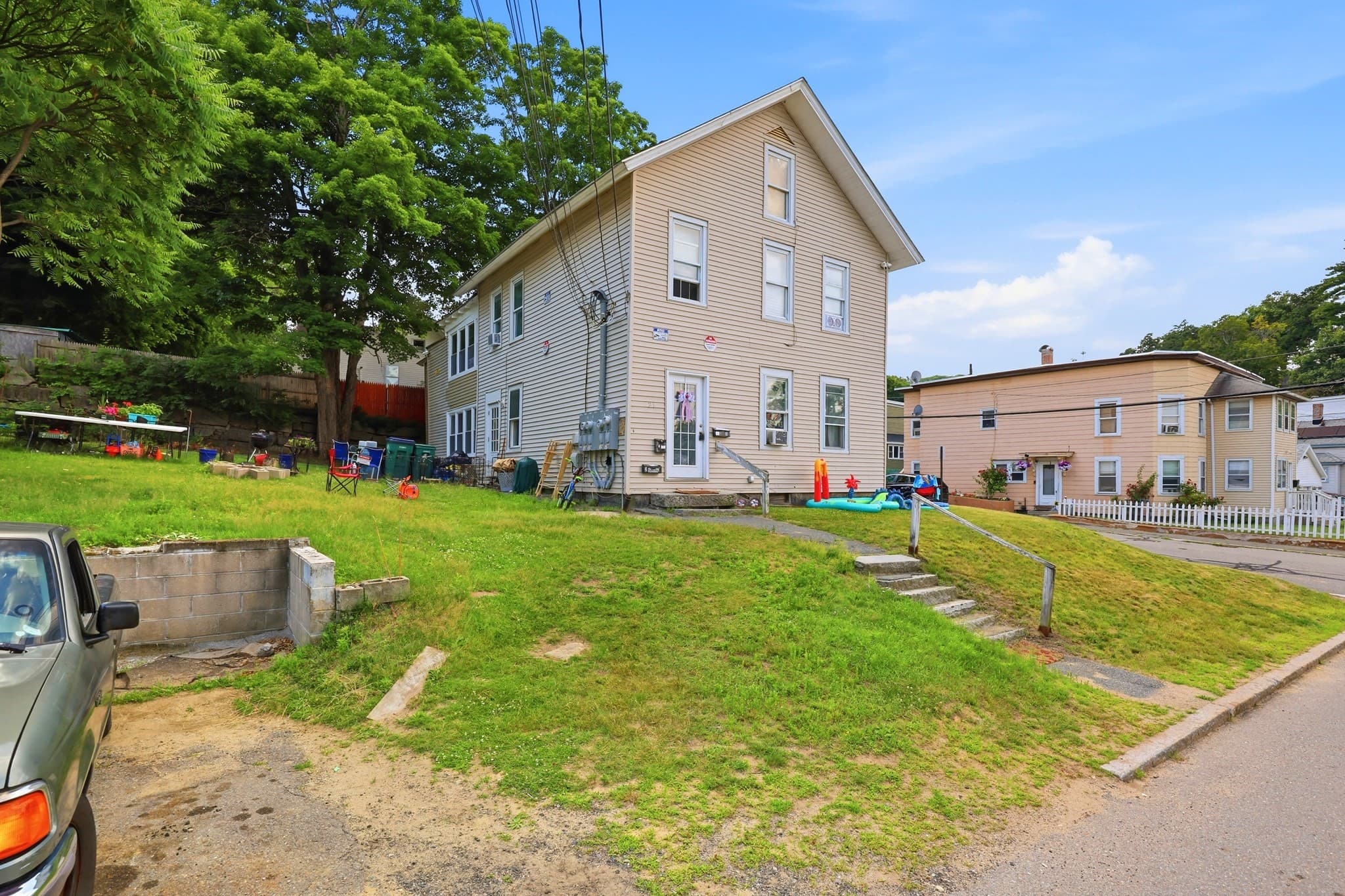 21 Winthrop St, Fitchburg MA 01420