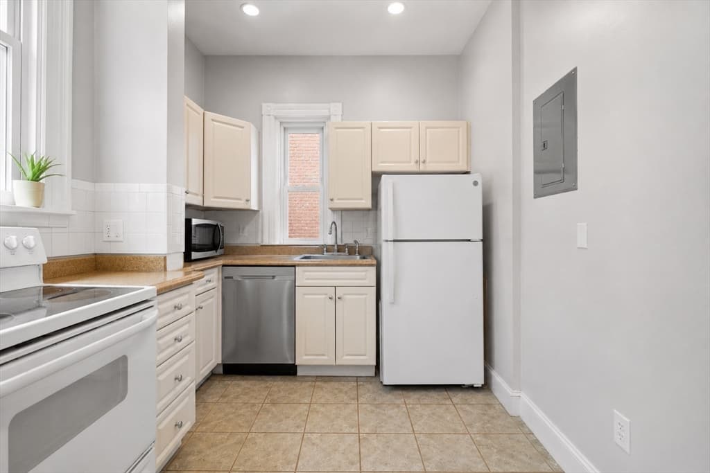 Condominium at 259 Beacon Street # 23, Boston MA 02116, Boston, photo 6 of 14