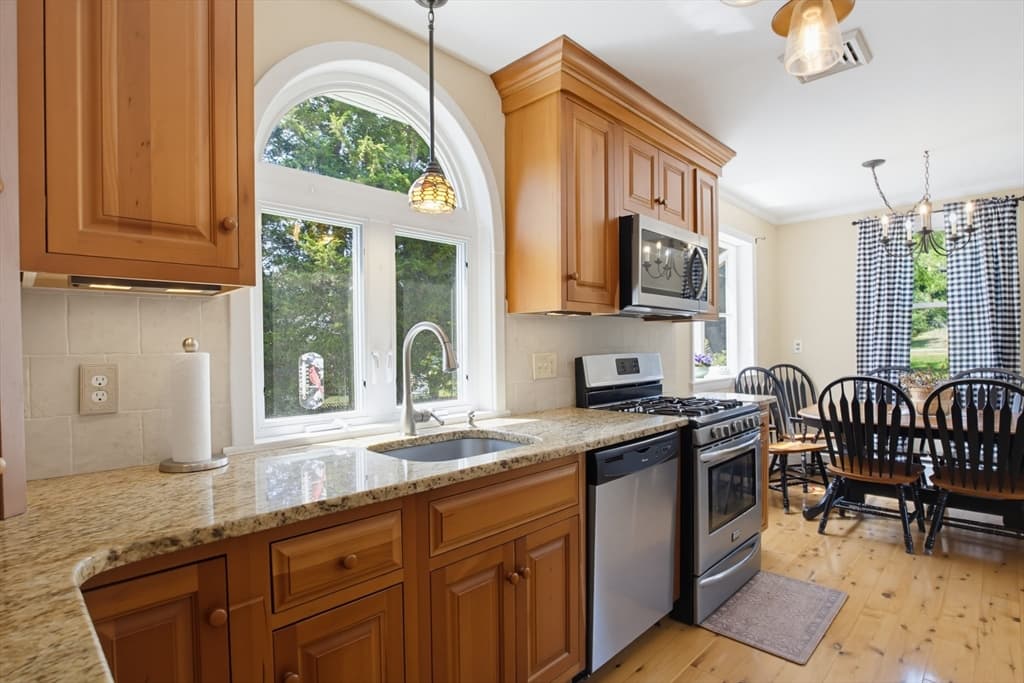 433 Pearse Road, Swansea MA 02777 photo 4