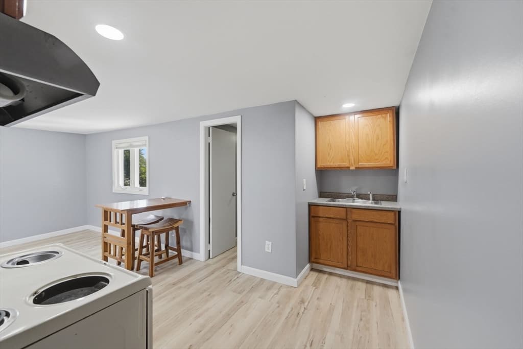 415 Anthony St, Fall River MA 02720 photo 8