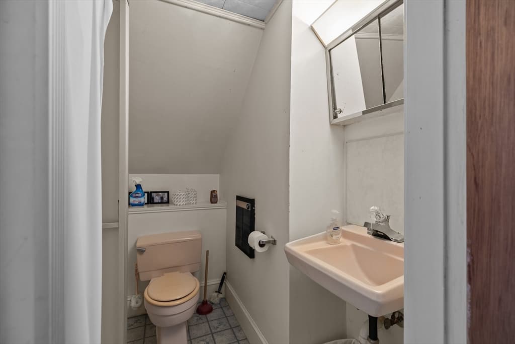 74 Valley, Middletown RI 02842 photo 27