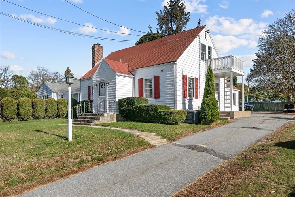 74 Valley, Middletown RI 02842 photo 2