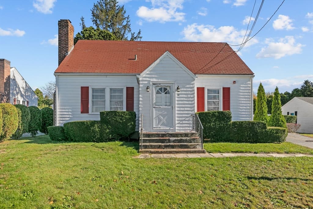 74 Valley, Middletown RI 02842