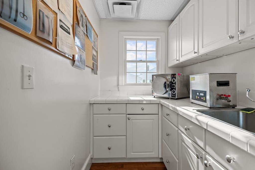 74 Valley, Middletown RI 02842 photo 10