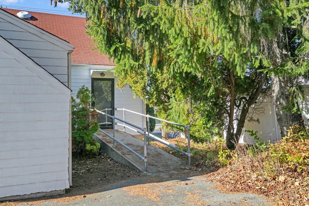 74 Valley, Middletown RI 02842 photo 40
