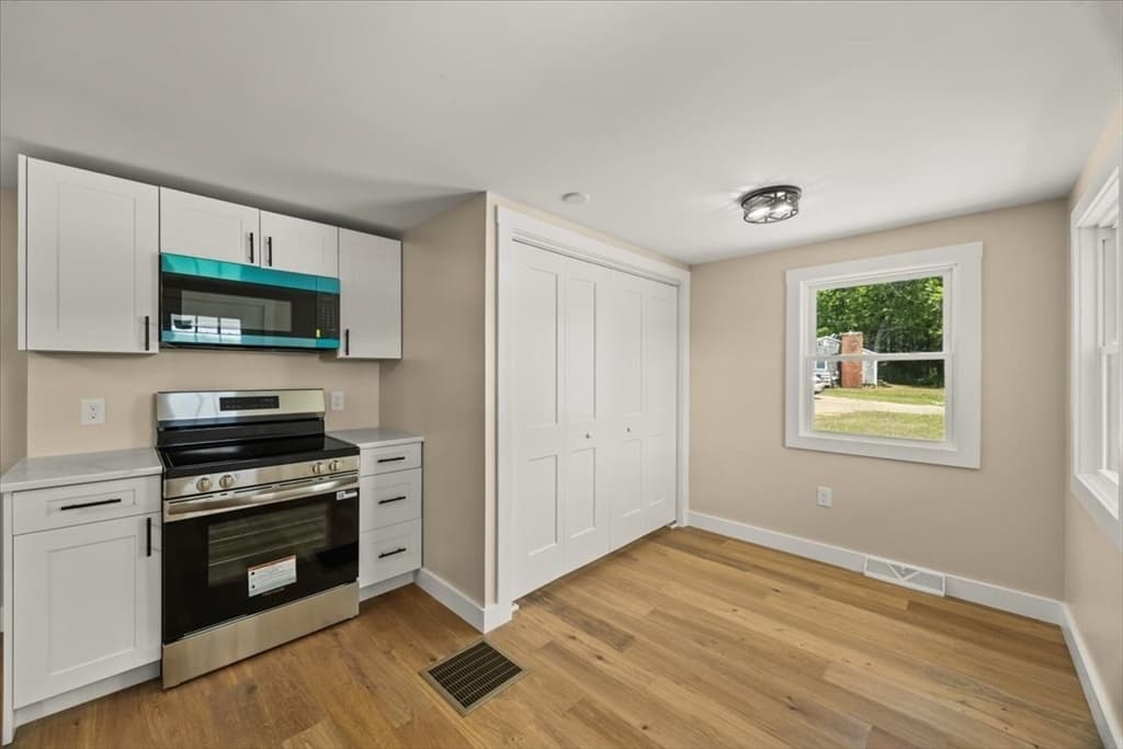521 Marys Pond Rd, Rochester MA 02770 photo 3