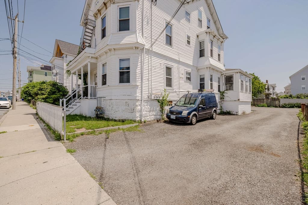 154 Mott St, Fall River MA 02721 photo 2