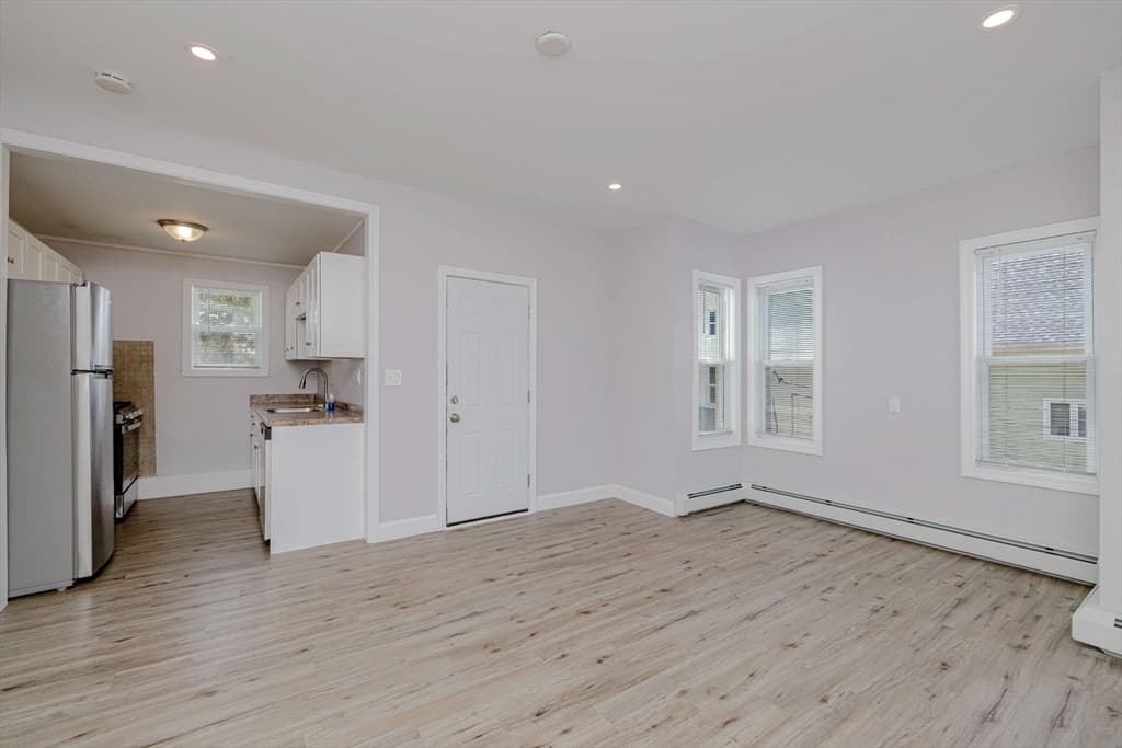 154 Mott St, Fall River MA 02721 photo 7