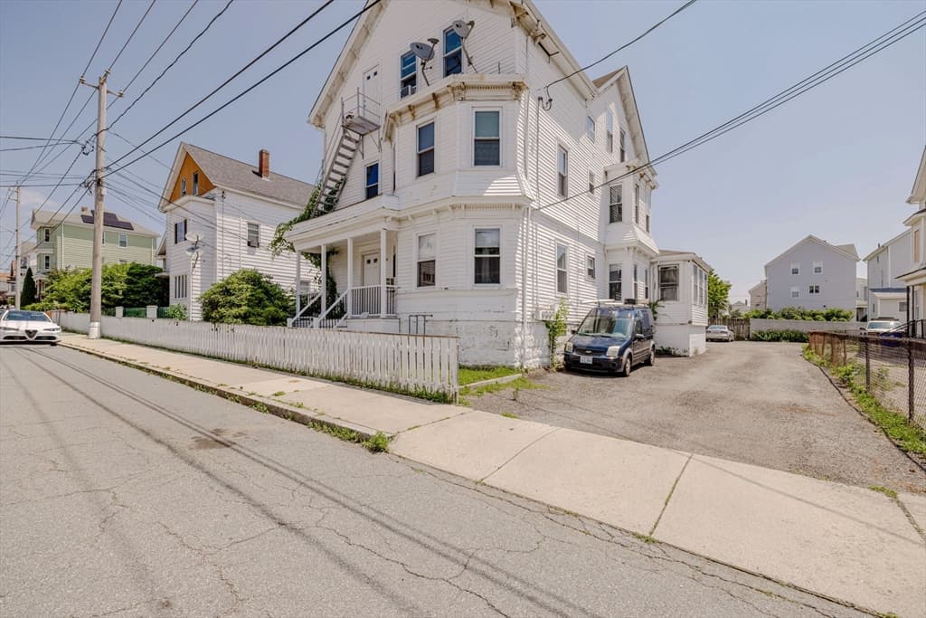 154 Mott St, Fall River MA 02721 photo 3