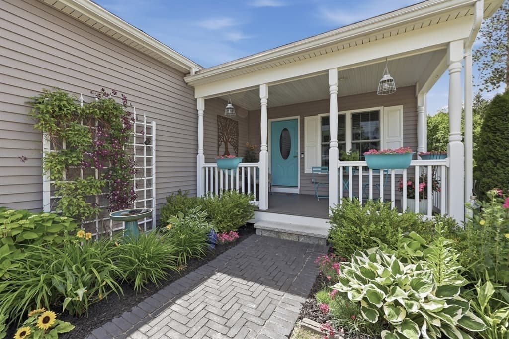 47 Hyde Park Circle # 47, Uxbridge MA 01569 photo 2