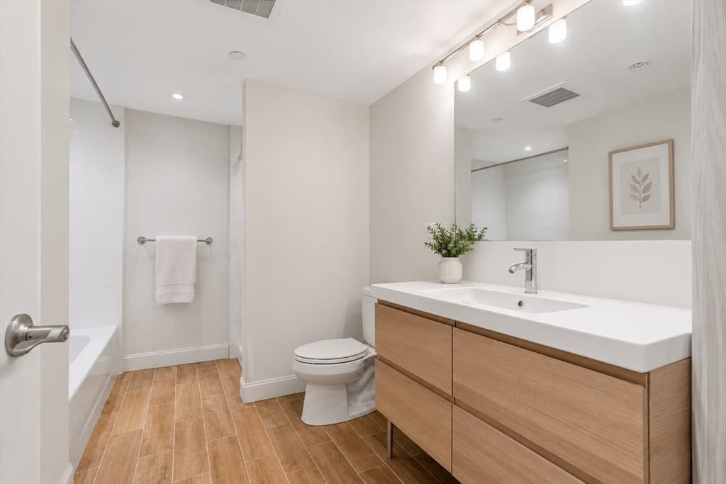 Condominium at 25 Channel Center # 212, Boston MA 02210, Boston, photo 10 of 23