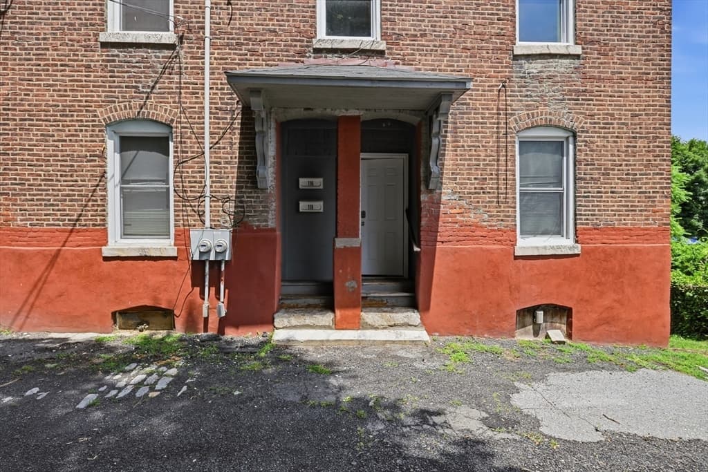 116-118 West St, Holyoke MA 01040 photo 2