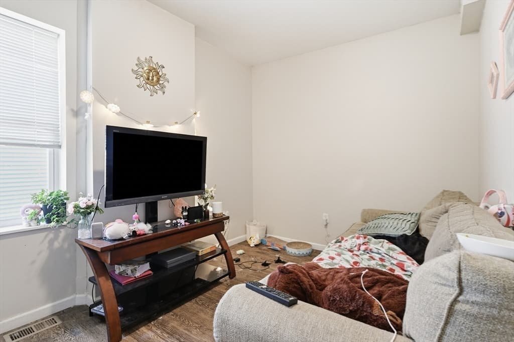 116-118 West St, Holyoke MA 01040 photo 22