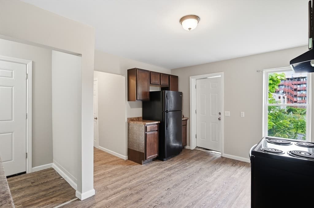 116-118 West St, Holyoke MA 01040 photo 7