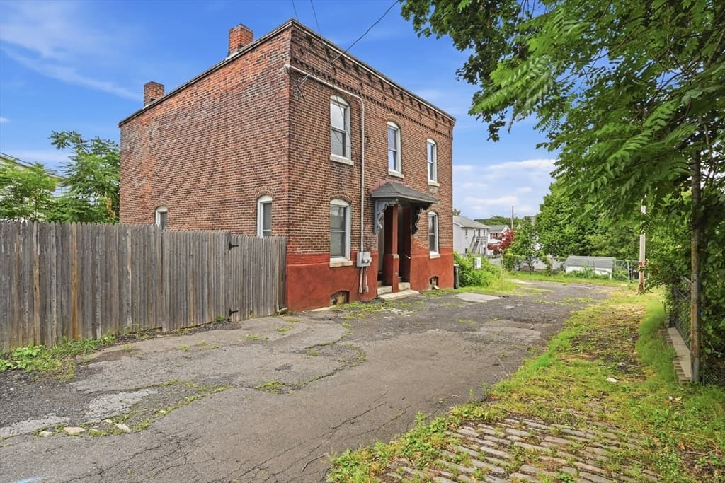 116-118 West St, Holyoke MA 01040 photo 3