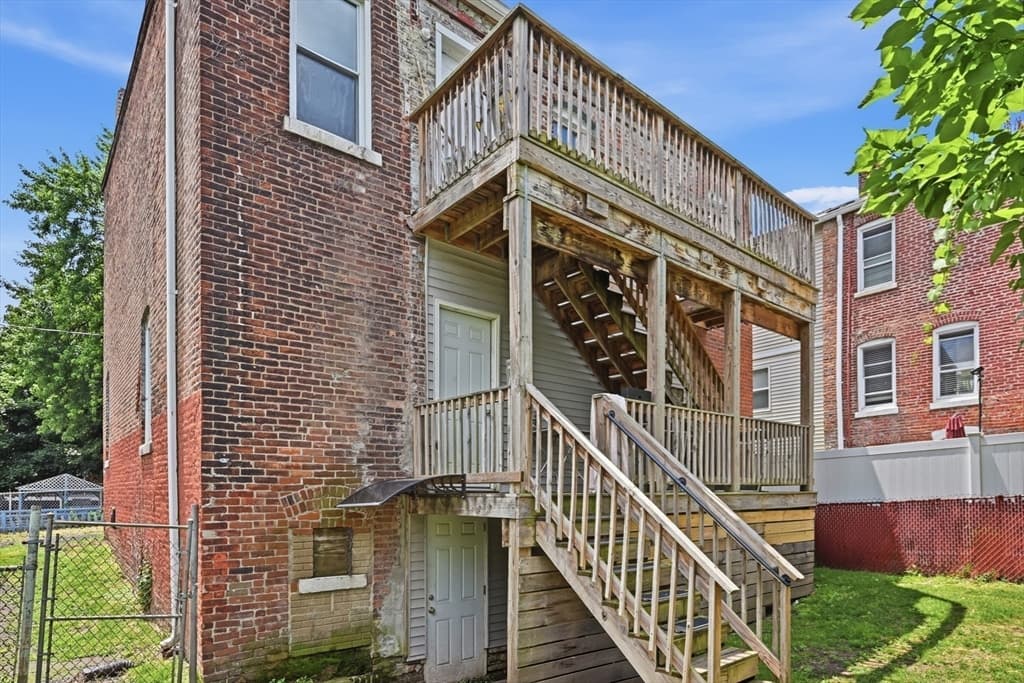 116-118 West St, Holyoke MA 01040 photo 4