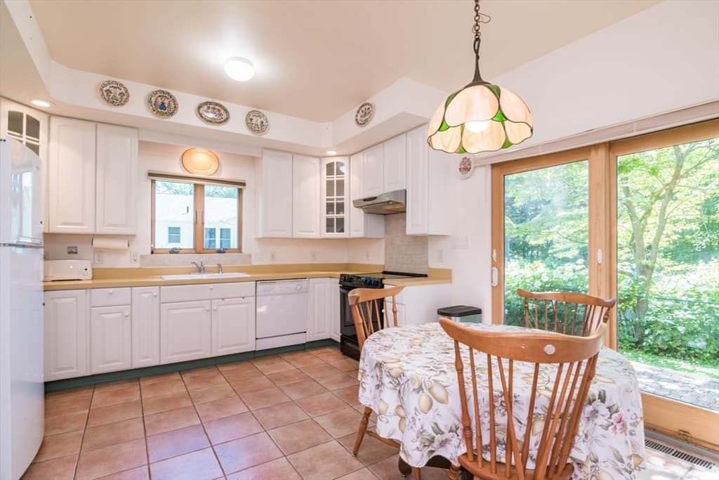 62 Fairview Ave, Northampton MA 01060 photo 9