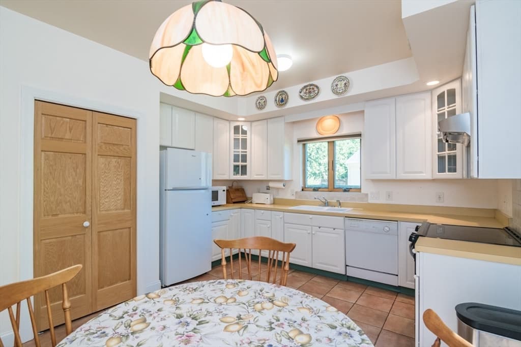 62 Fairview Ave, Northampton MA 01060 photo 10