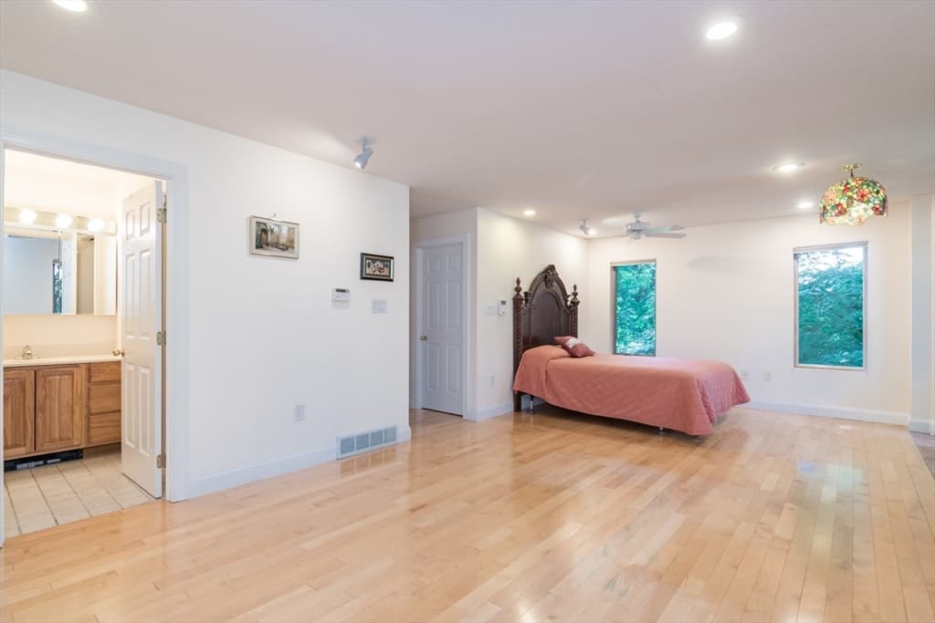 62 Fairview Ave, Northampton MA 01060 photo 19