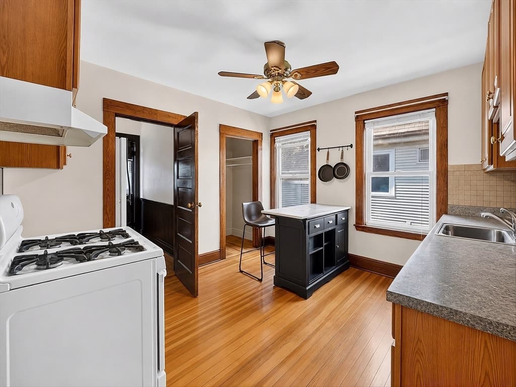 30 Clarendon Ave, Somerville MA 02144 photo 4