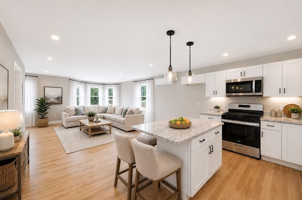 299 Quincy St, Building 3 # 1, Holbrook MA 02343