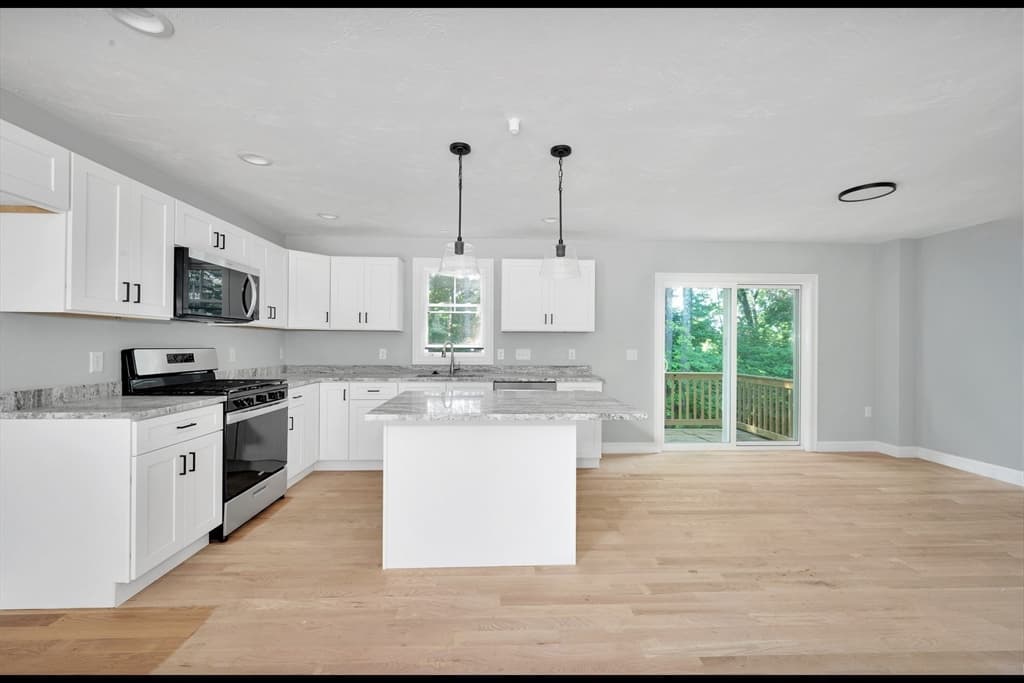 299 Quincy St, Building 3 # 1, Holbrook MA 02343 photo 9