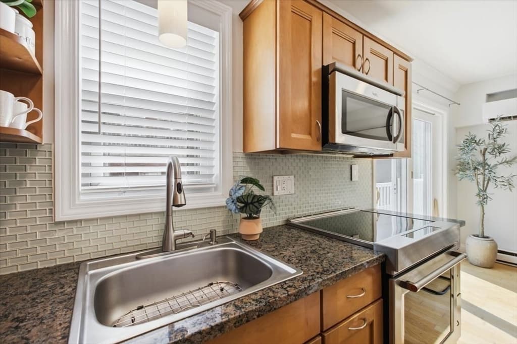 Condominium at 75 Bolton St # 75, Boston MA 02127, Boston, photo 11 of 25