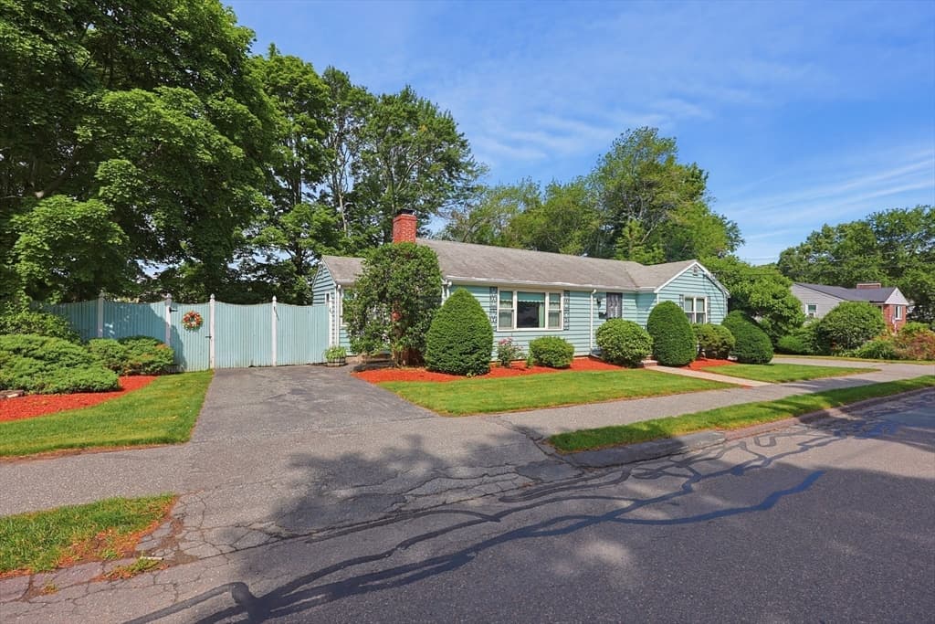 11 Preston St, Wakefield MA 01880 photo 3