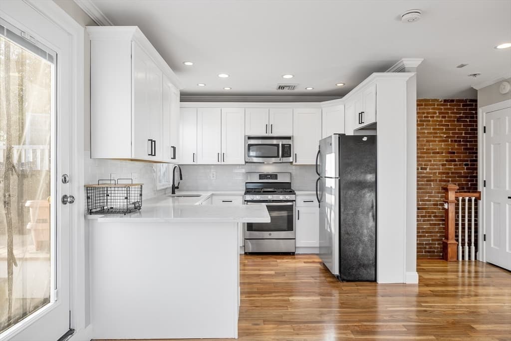 499-501 Sumner St # 3, Boston MA 02128