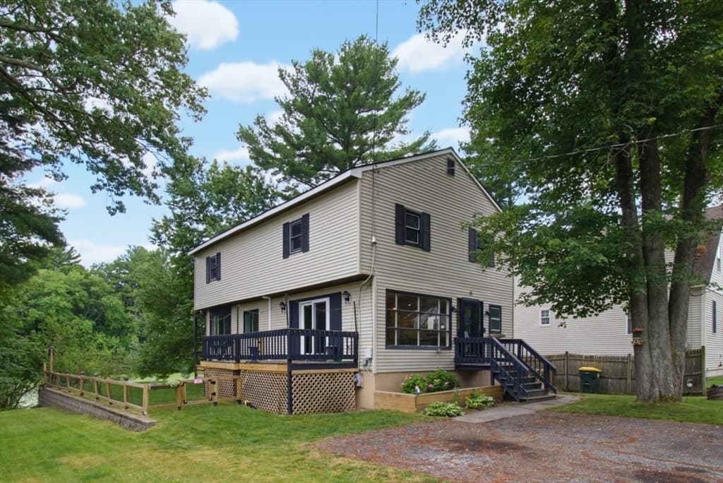 71 Box Pond Dr, Bellingham MA 02019