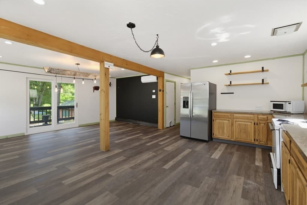 Single Family Residence at 71 Box Pond Dr, Bellingham MA 02019, Bellingham, photo 4 of 29