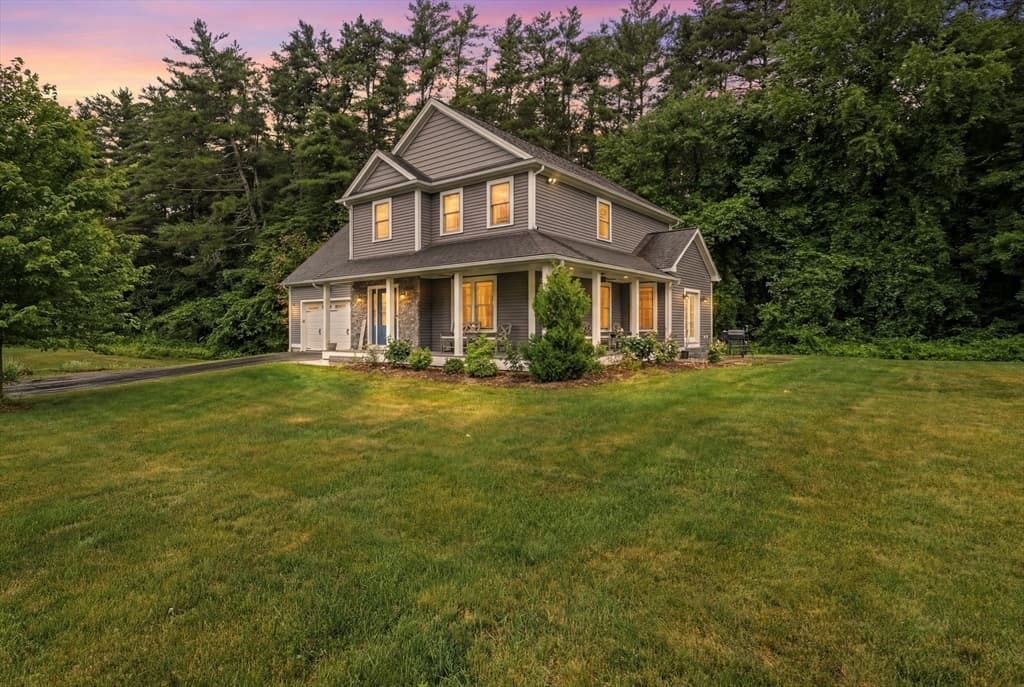 18 Pine St, Belchertown MA 01007