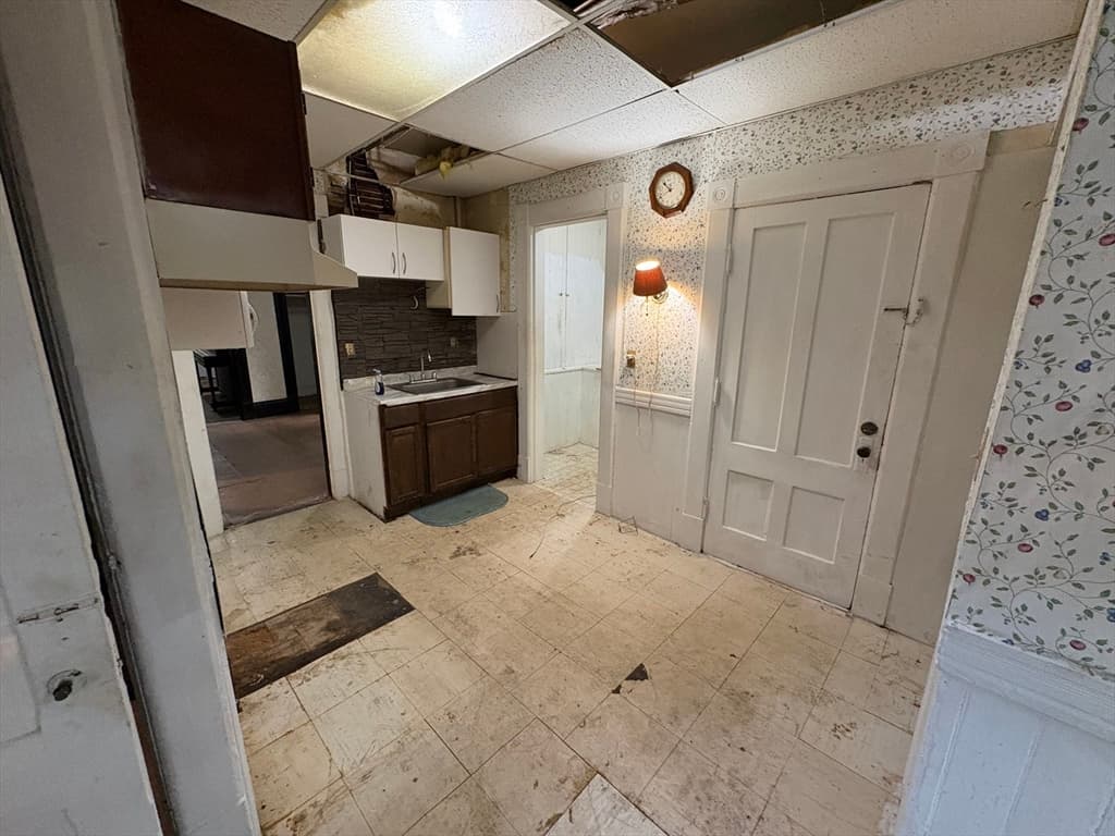 20 Hawthorne St, Springfield MA 01105 photo 8