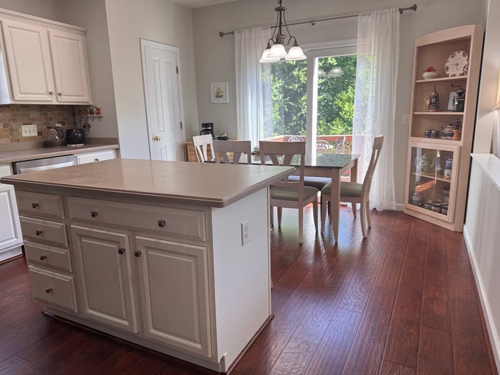 Condominium at 48 Tulip Cir # 48, Grafton MA 01560, Grafton, photo 10 of 29