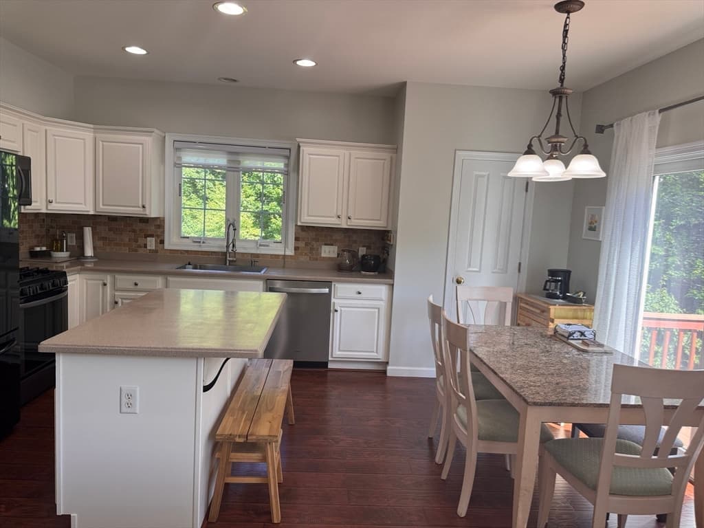 Condominium at 48 Tulip Cir # 48, Grafton MA 01560, Grafton, photo 11 of 29