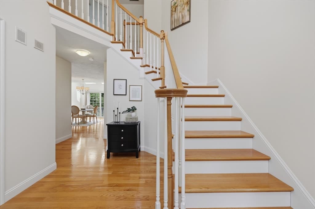 8 Victoria Circle, Shrewsbury MA 01545 photo 2