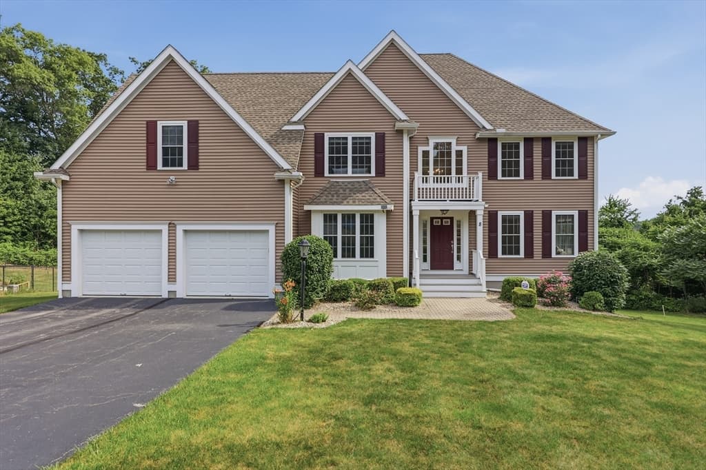 8 Victoria Circle, Shrewsbury MA 01545